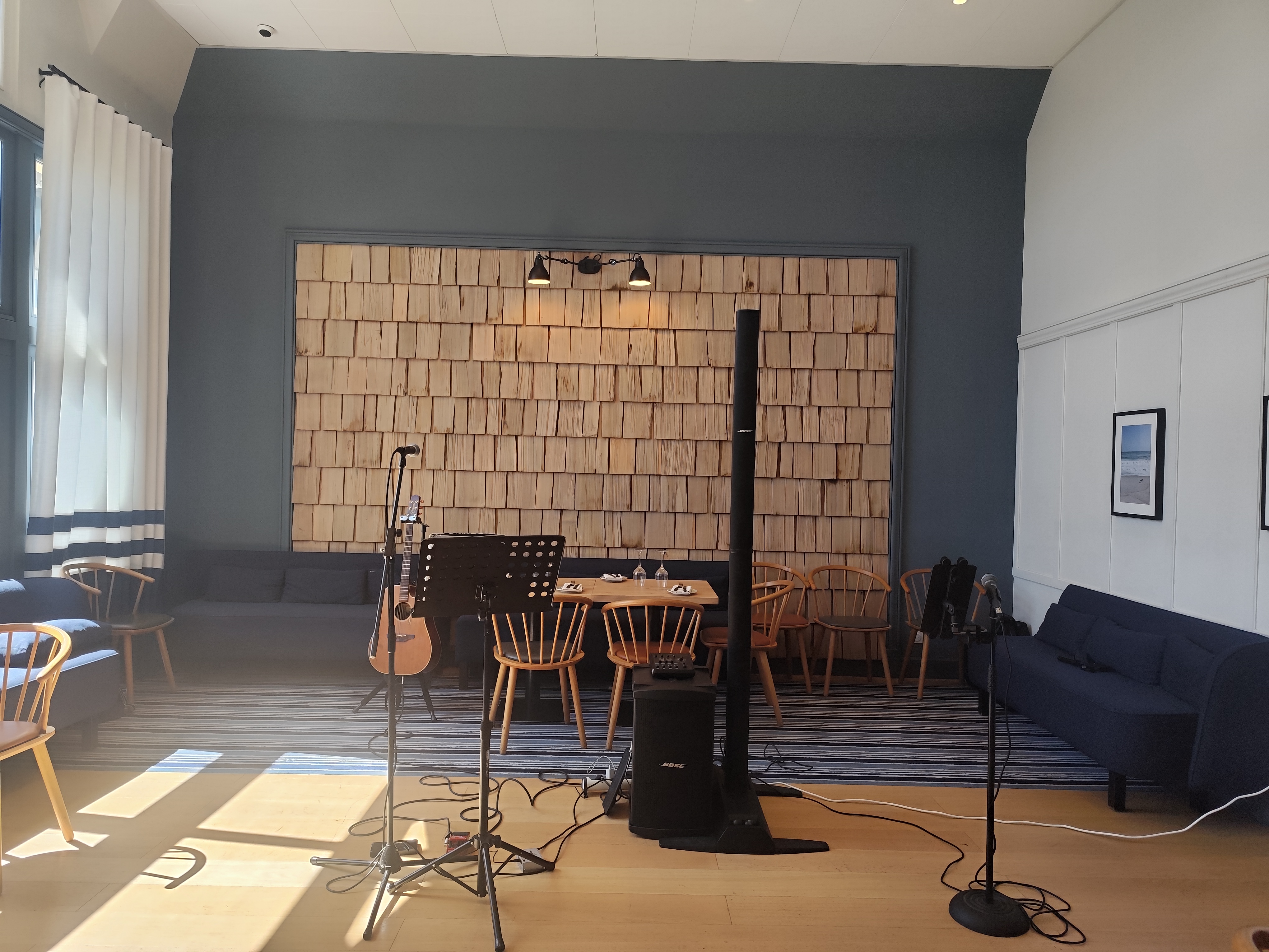Duo acoustique lors d'un mariage élégant